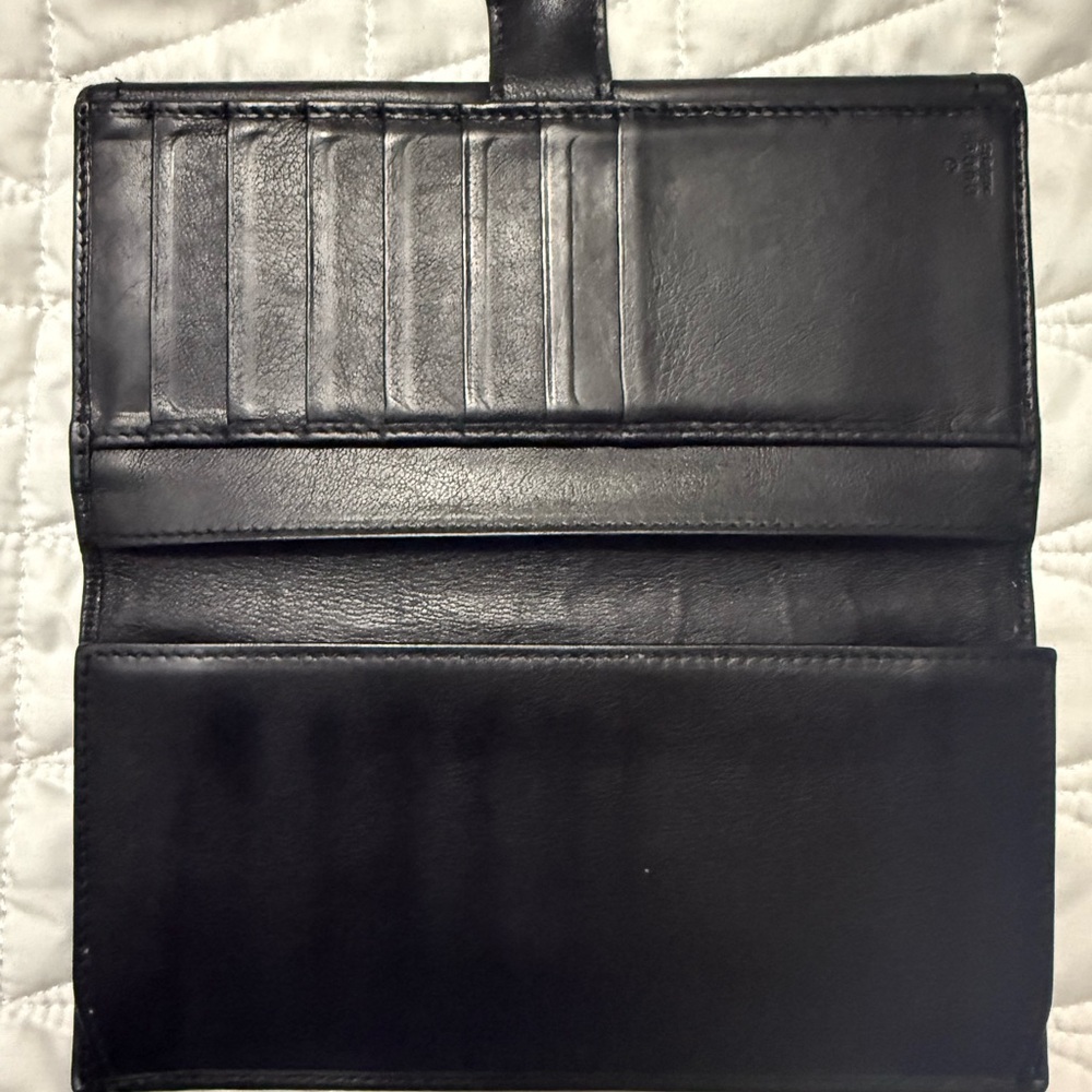 Black Vintage Gucci Leather Wallet- Gold Emblem - Picture 11 of 13